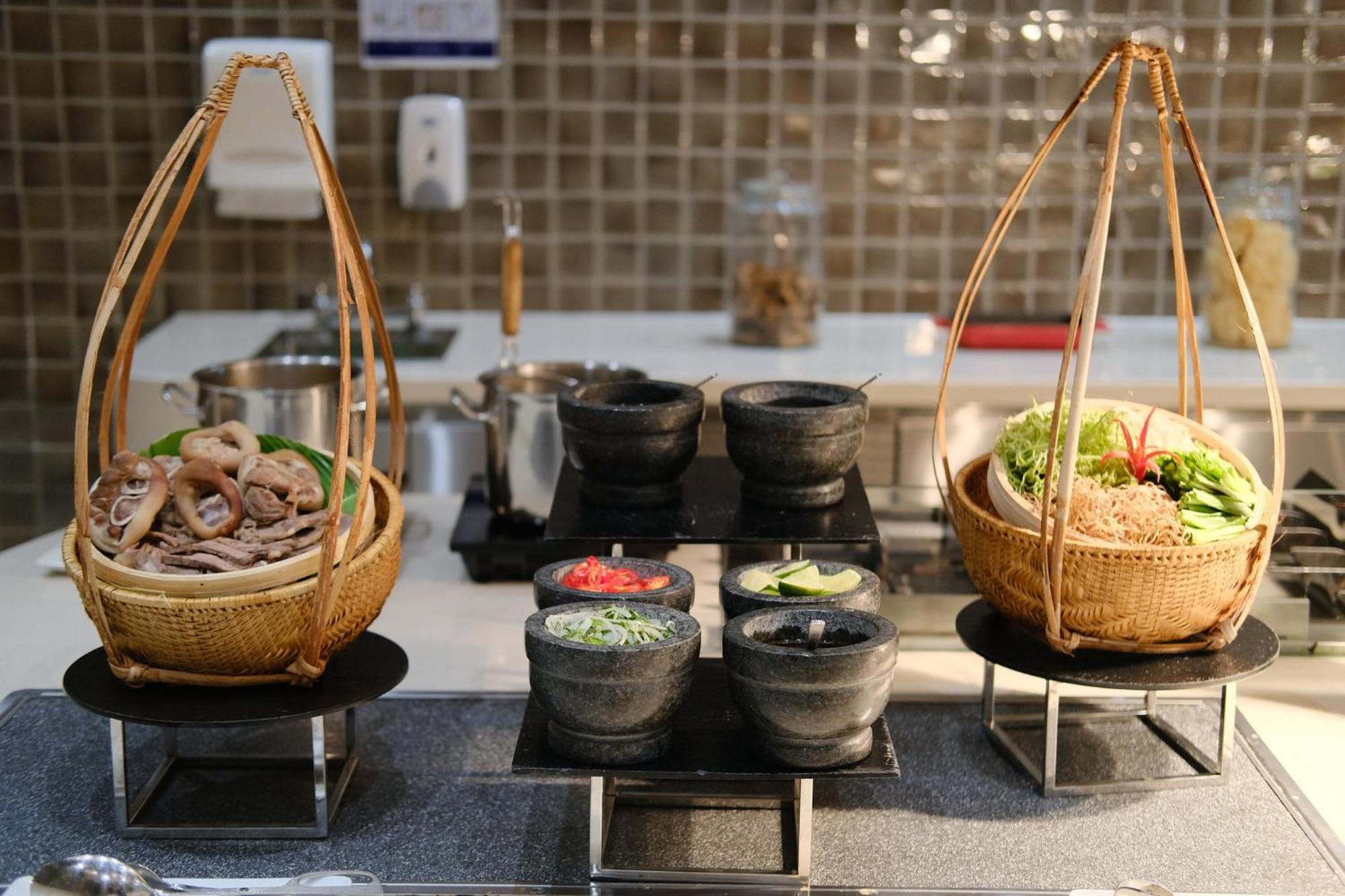 Holiday Inn & Suites Saigon Airport By Ihg Hô Chi Minh-Ville Extérieur photo