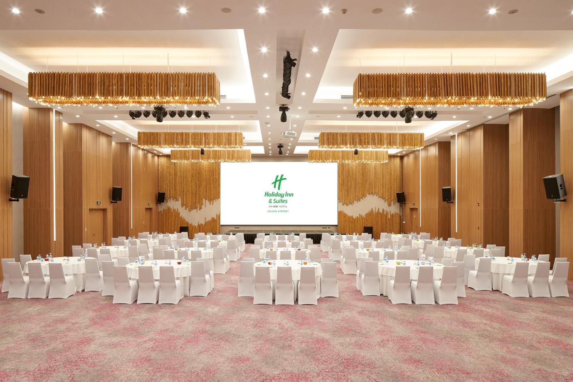 Holiday Inn & Suites Saigon Airport By Ihg Hô Chi Minh-Ville Extérieur photo